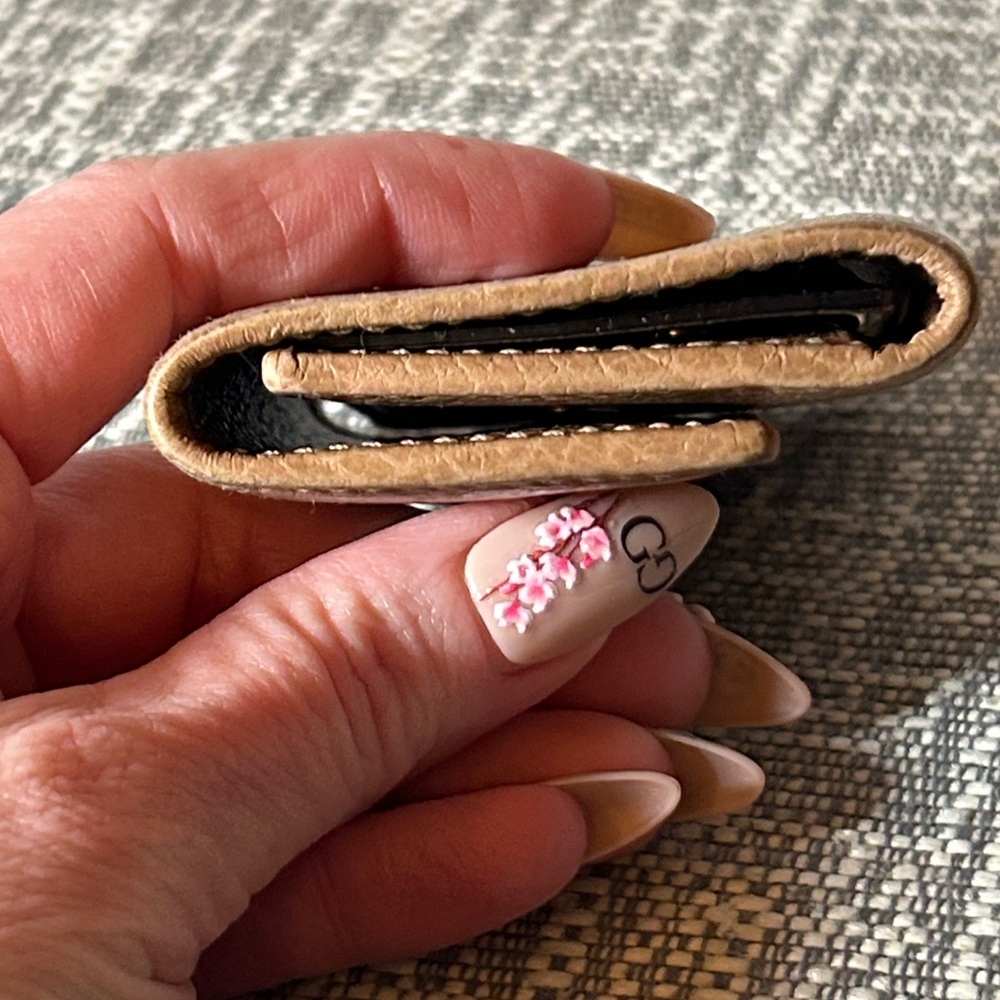 371. Gucci GG Marmont Leather Key Case - Picture 5 of 8